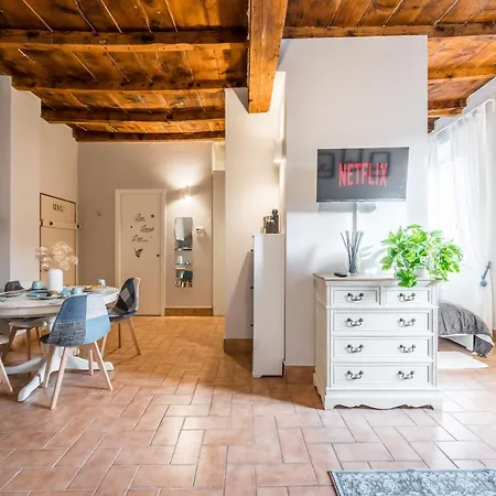 Santo Stefano Casa Vittoria 公寓 *