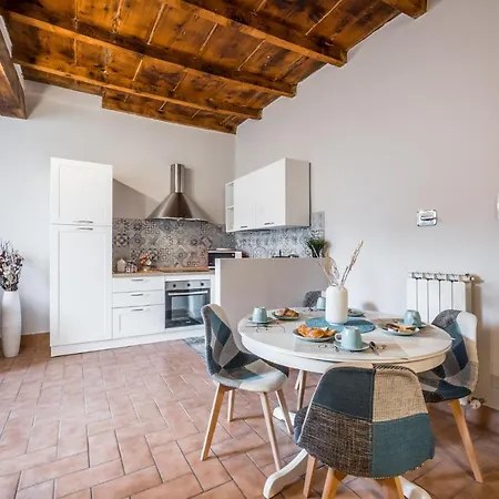 Santo Stefano Casa Vittoria 아파트 *